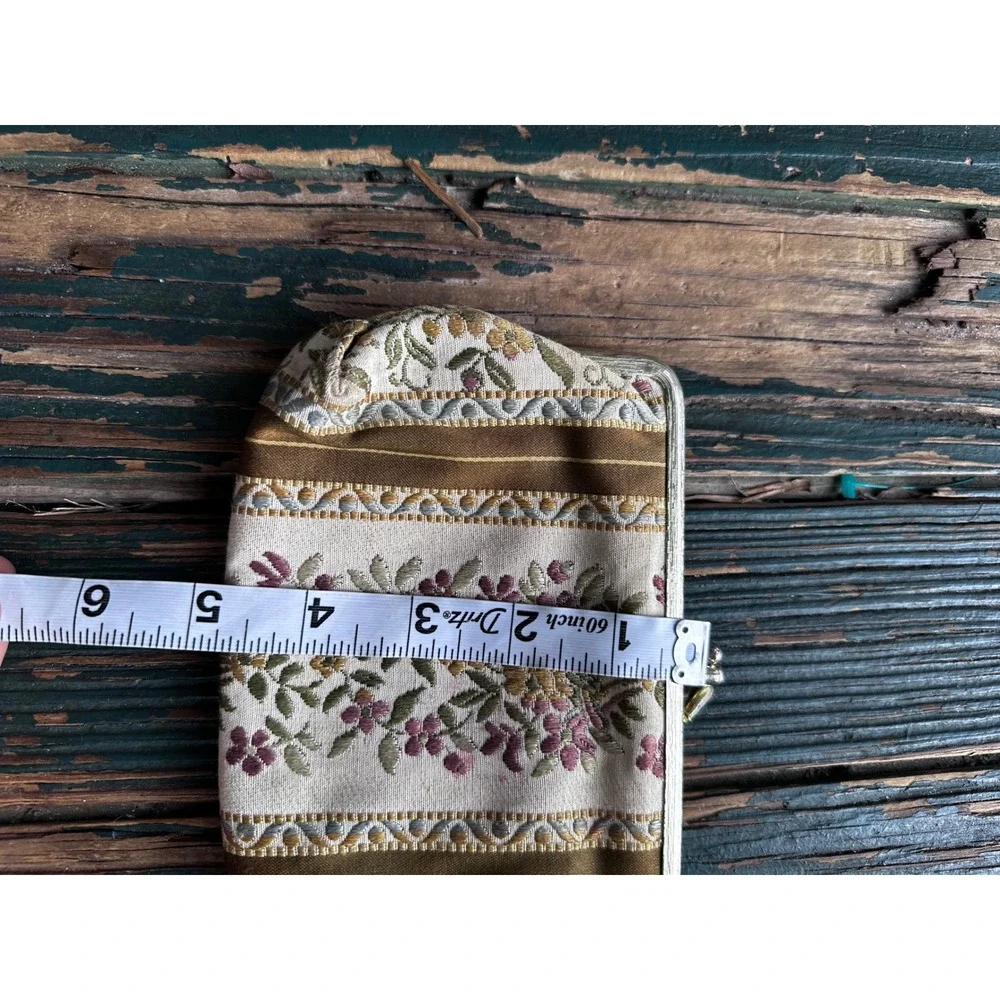 Vintage Tapestry Kiss Lock Coin Purse Floral Embroidered Small Clutch Bag Brown